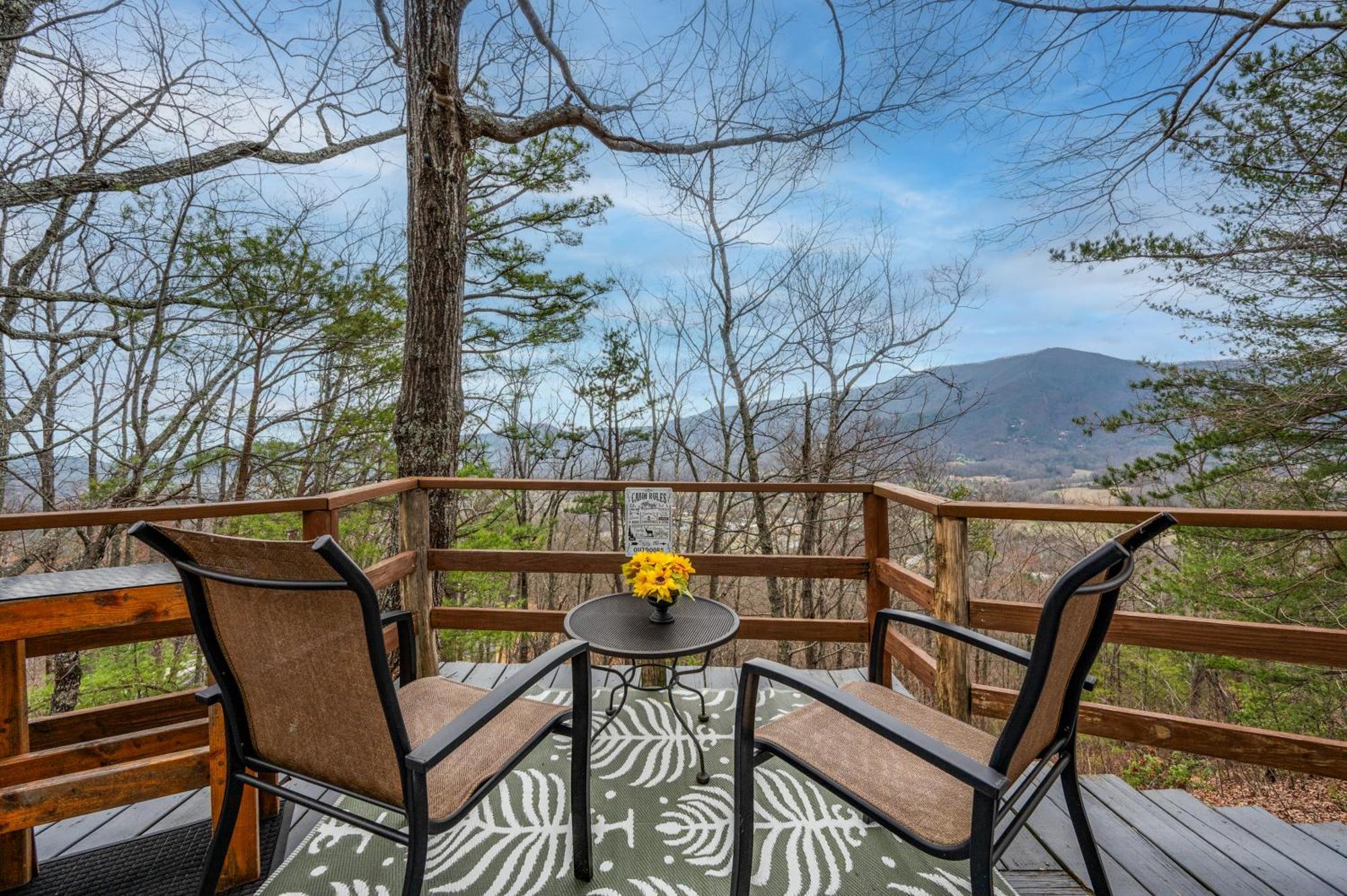 10 Miles Away From The Heart Of It All! Pigeon Forge Esterno foto